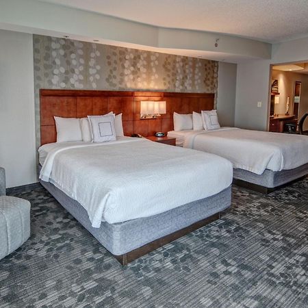 Courtyard Newport News Airport Hotel Exterior photo