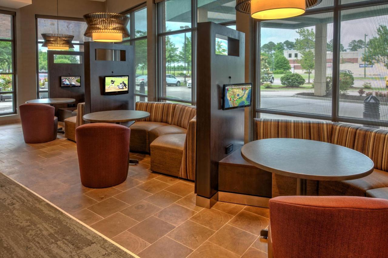 Courtyard Newport News Airport Hotel Exterior photo