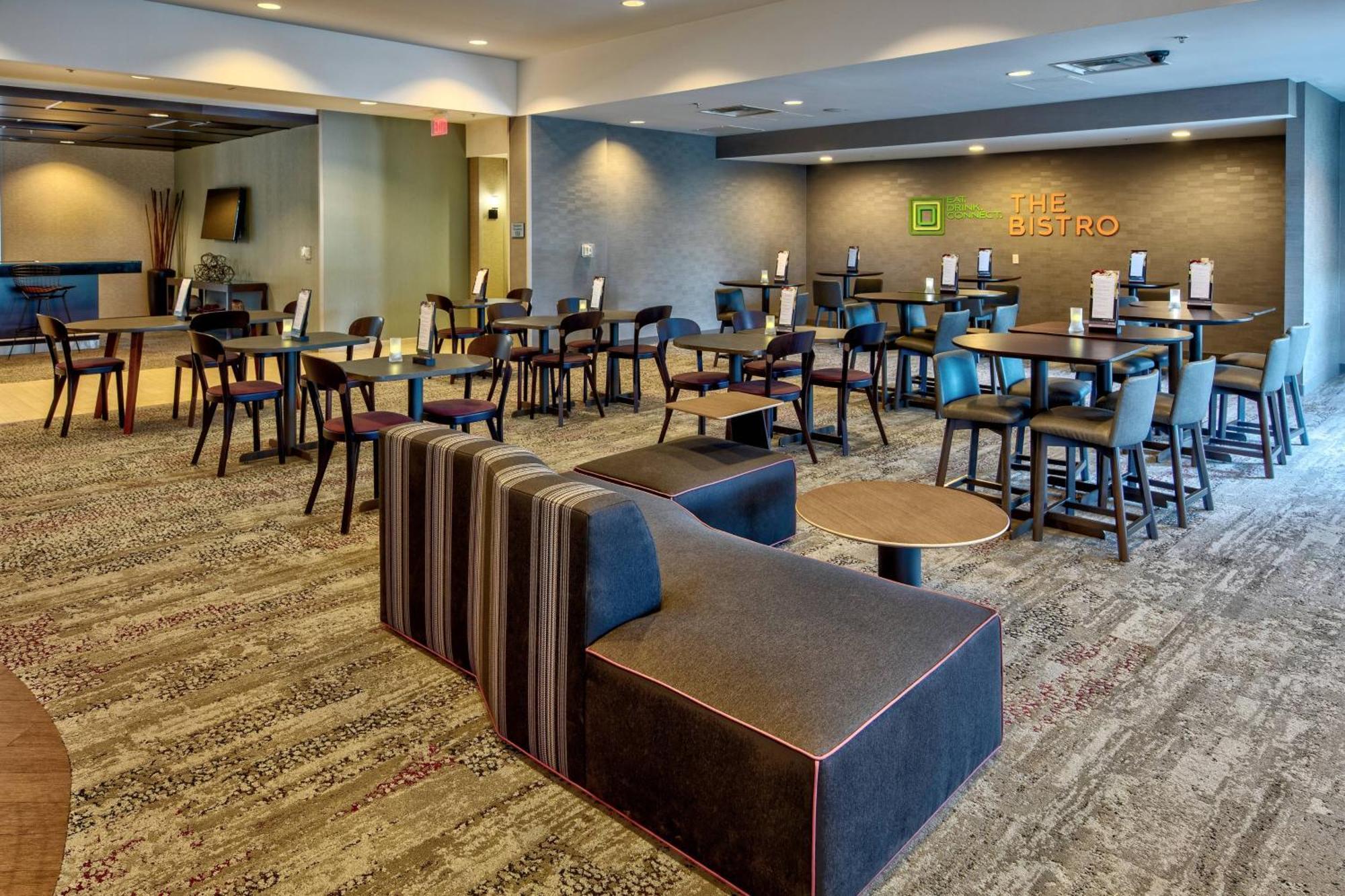 Courtyard Newport News Airport Hotel Exterior photo