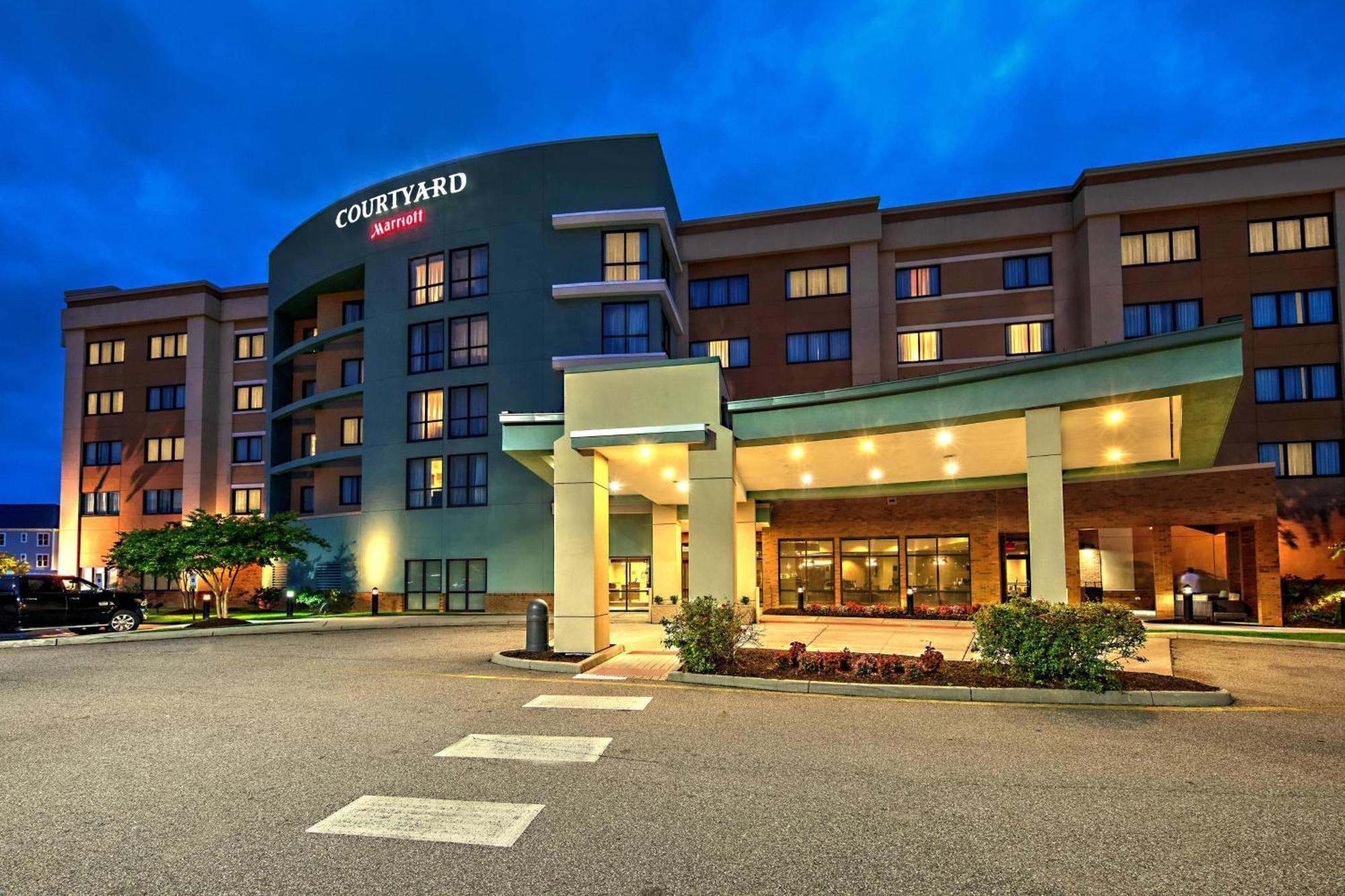 Courtyard Newport News Airport Hotel Exterior photo