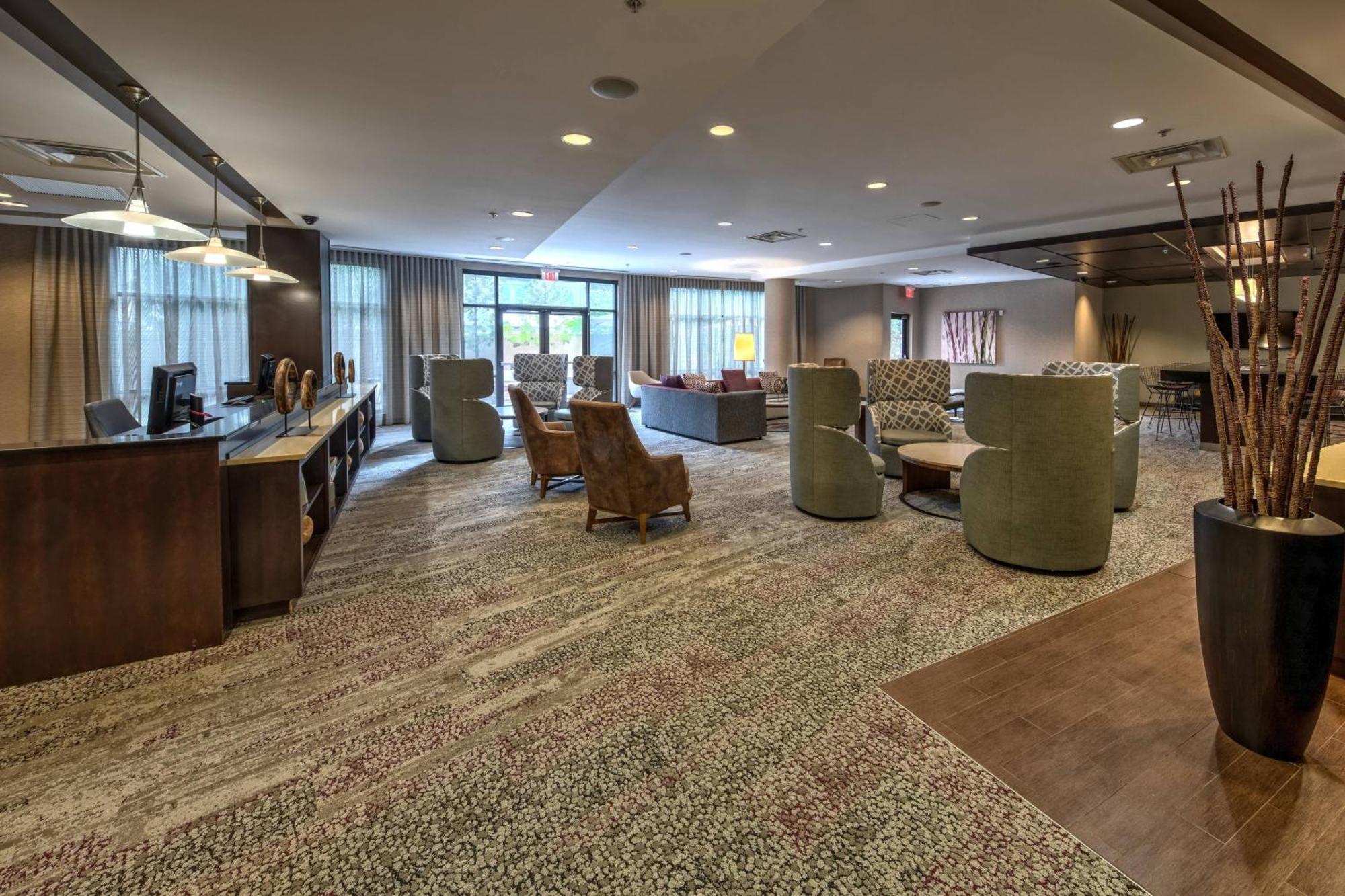 Courtyard Newport News Airport Hotel Exterior photo