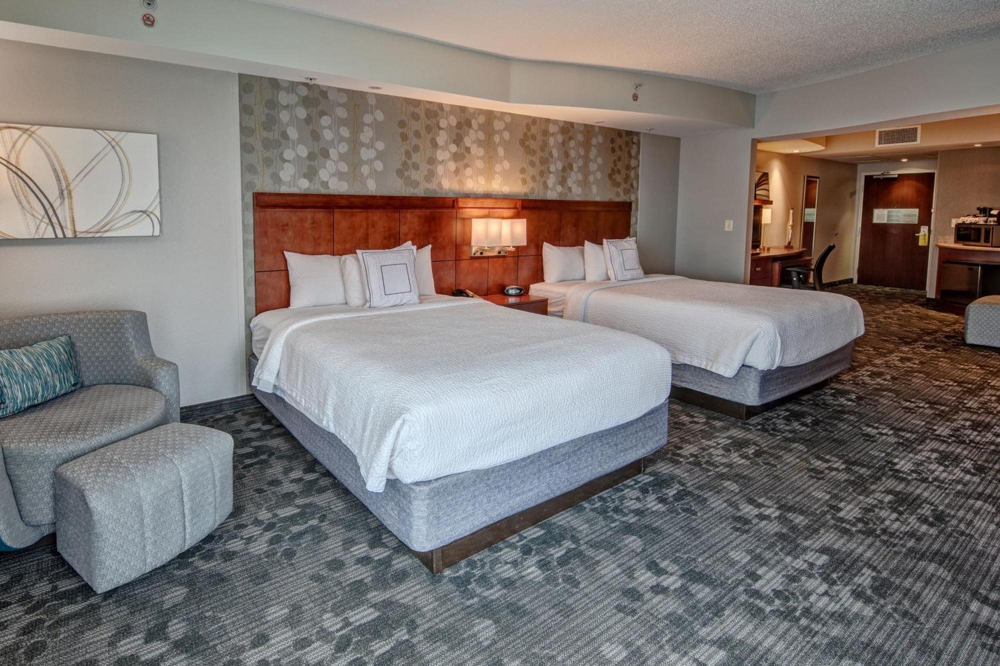 Courtyard Newport News Airport Hotel Exterior photo