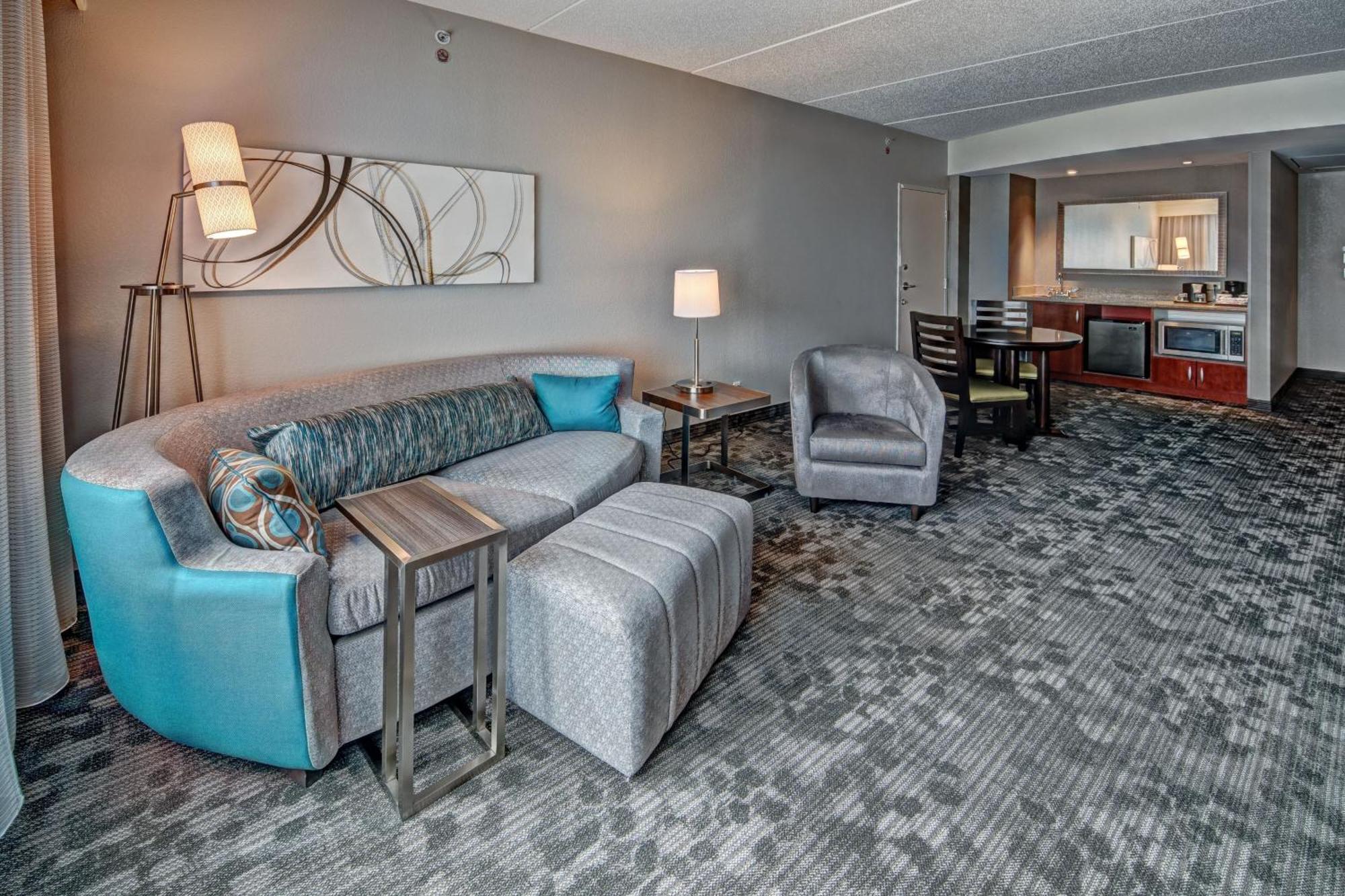 Courtyard Newport News Airport Hotel Exterior photo