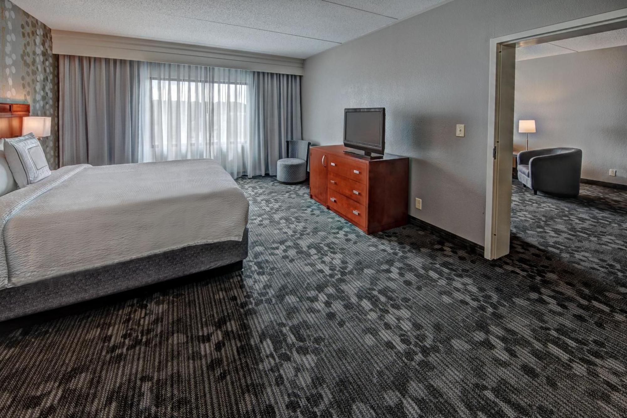 Courtyard Newport News Airport Hotel Exterior photo