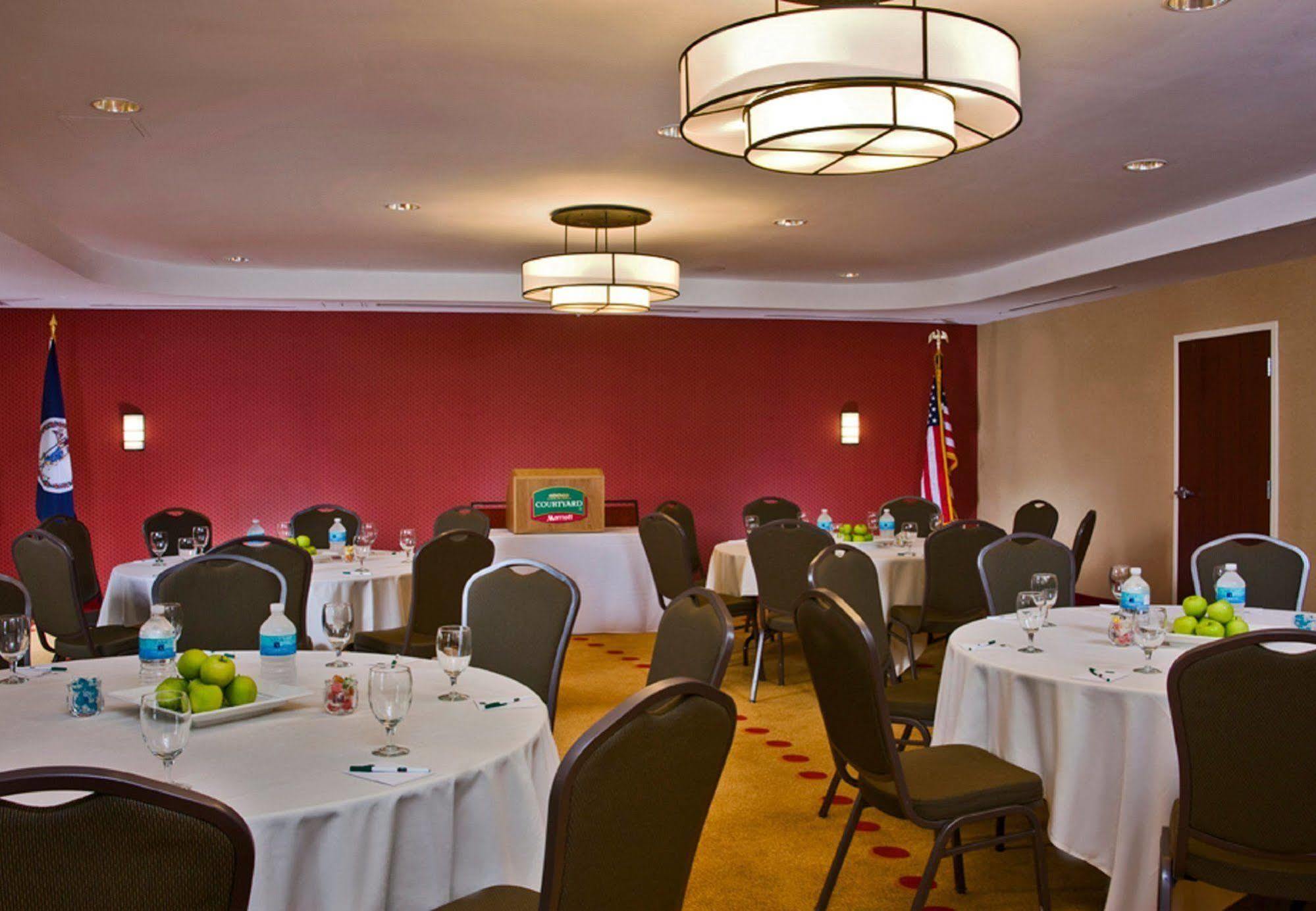 Courtyard Newport News Airport Hotel Exterior photo